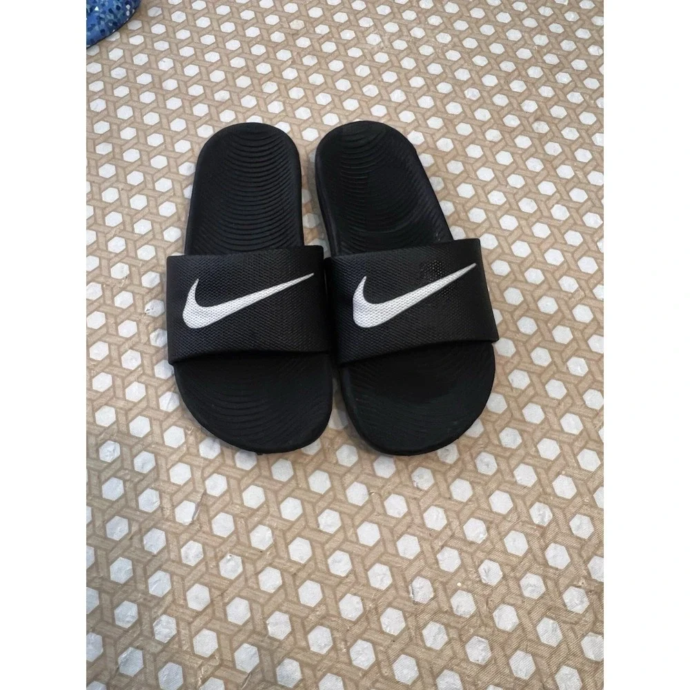 Nike-Slides Black  819352-001 Boys Size 4Y